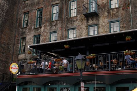 downtown savannah river street restaurants.